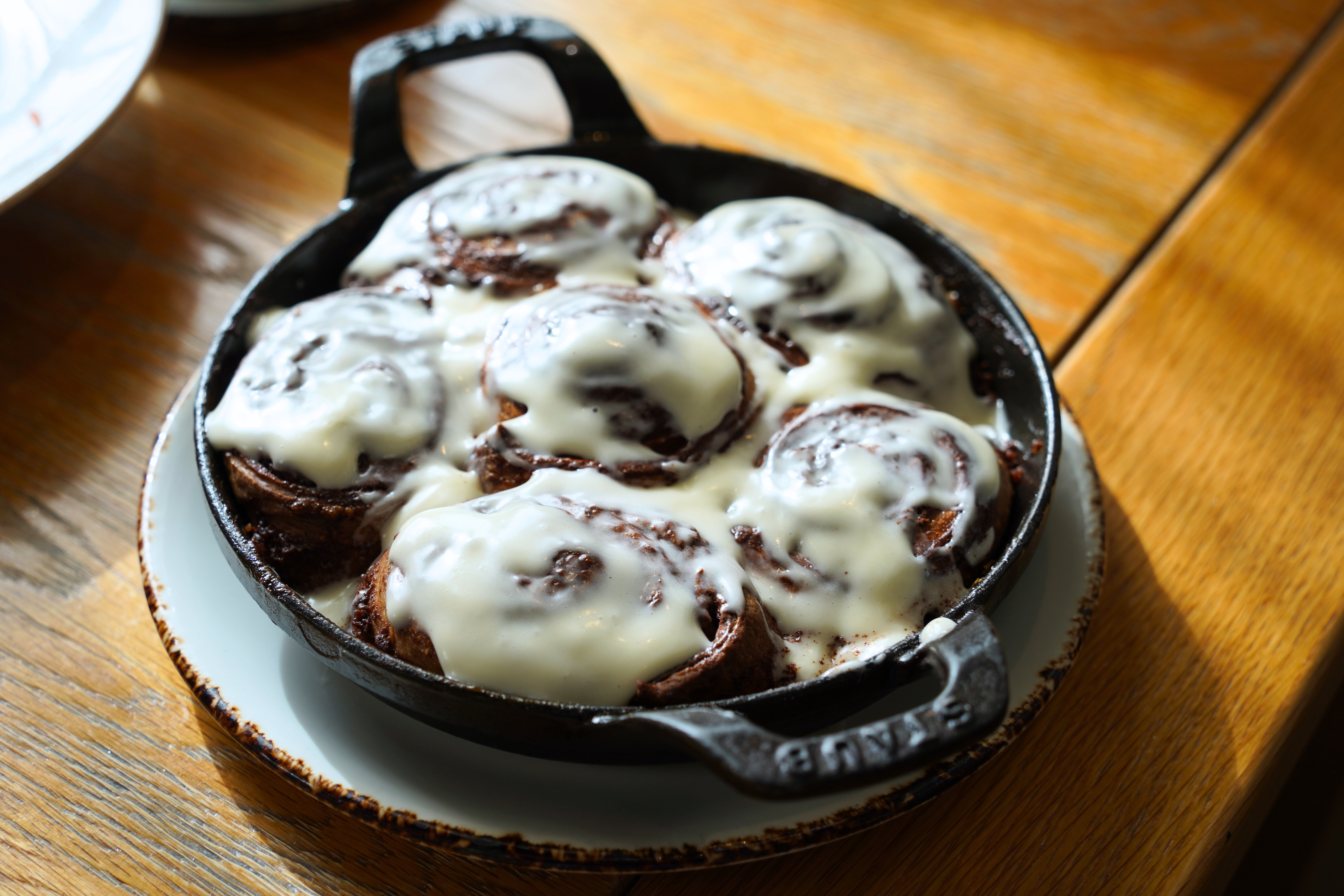 Cinnamon buns in cast iron